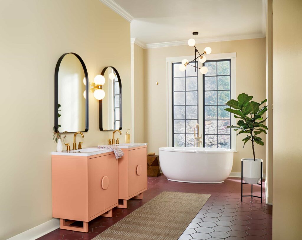 浴室的墙壁涂上了SW软棕褐色和SW柿子橱柜。